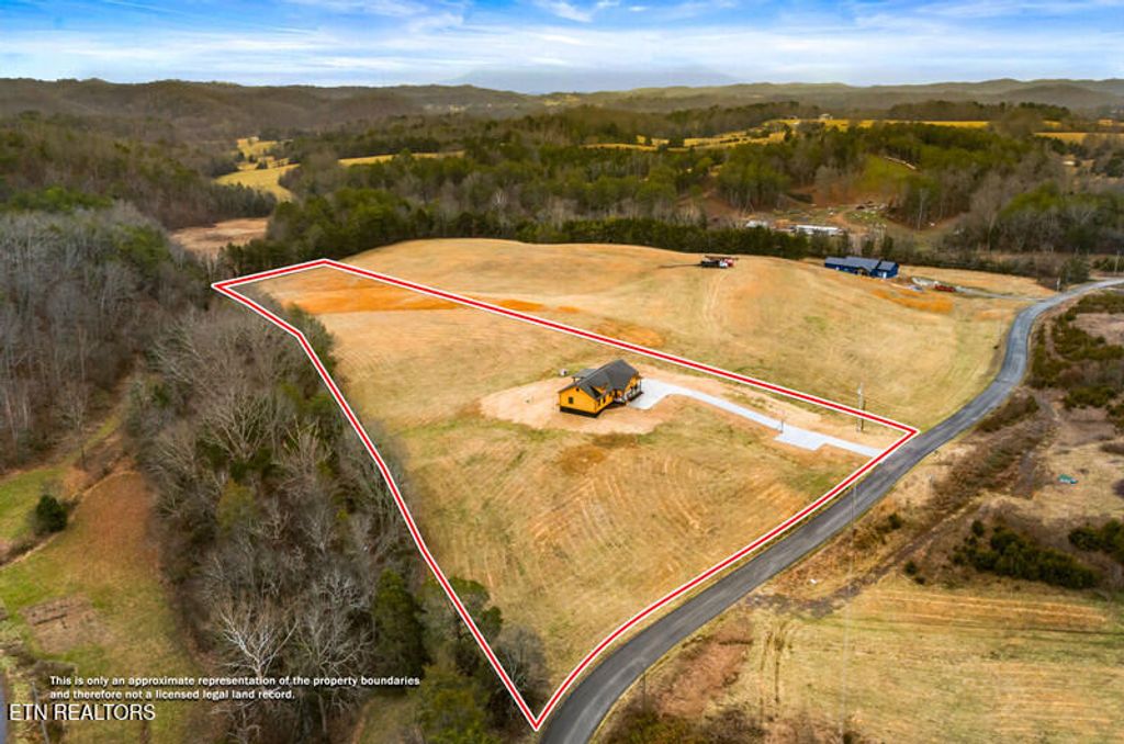 Photo of 545 Lonesome Pine Rd, Bybee, TN 37713 (MLS # 1326834)