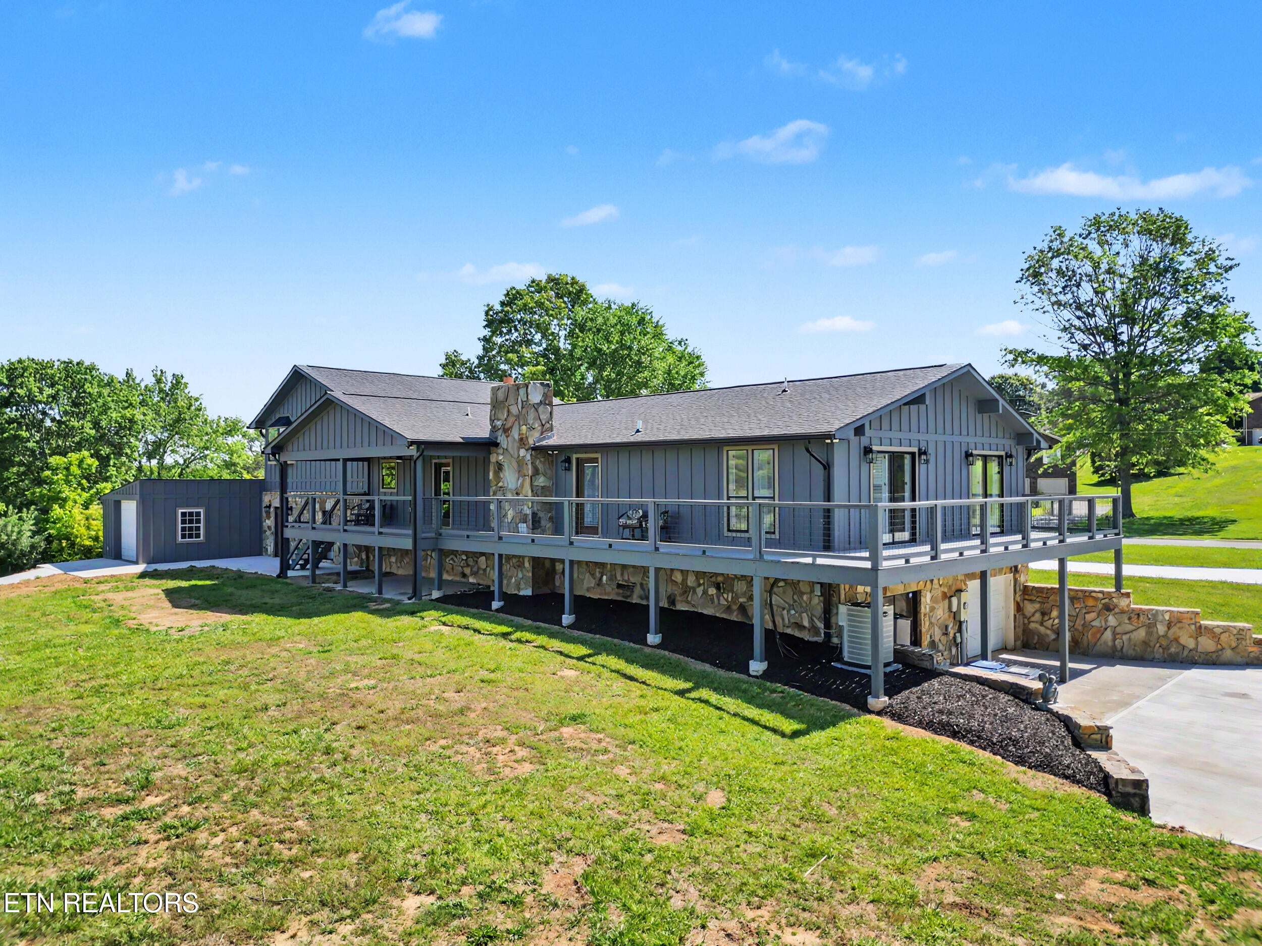 1414 Clinch View Circle