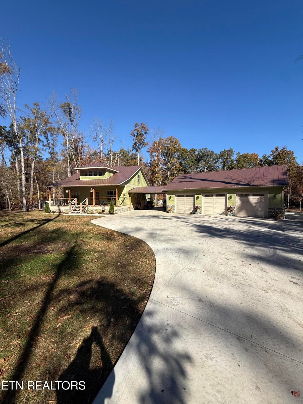 Photo of 960 Deerwood Drive, Dandridge, TN 37725 (MLS # 1335348)