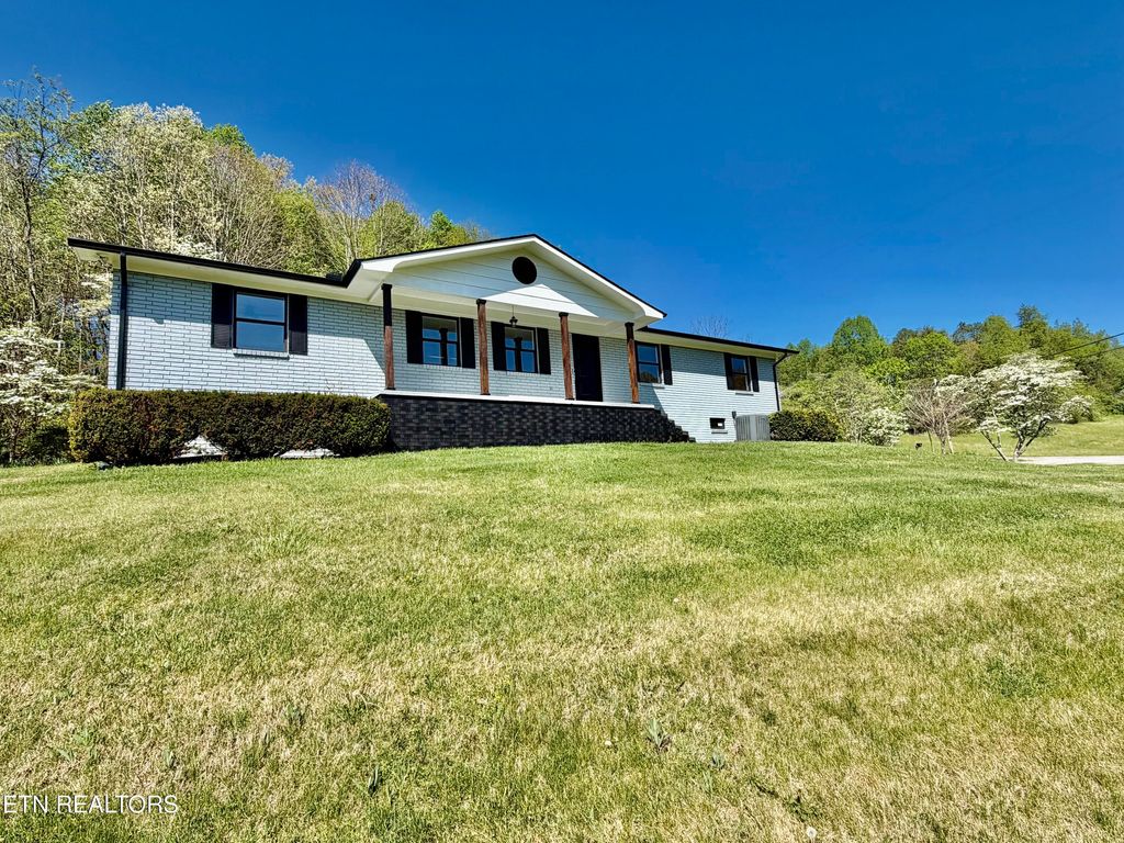 Photo of 815 Payne Drive, New Tazewell, TN 37825 (MLS # 1337041)