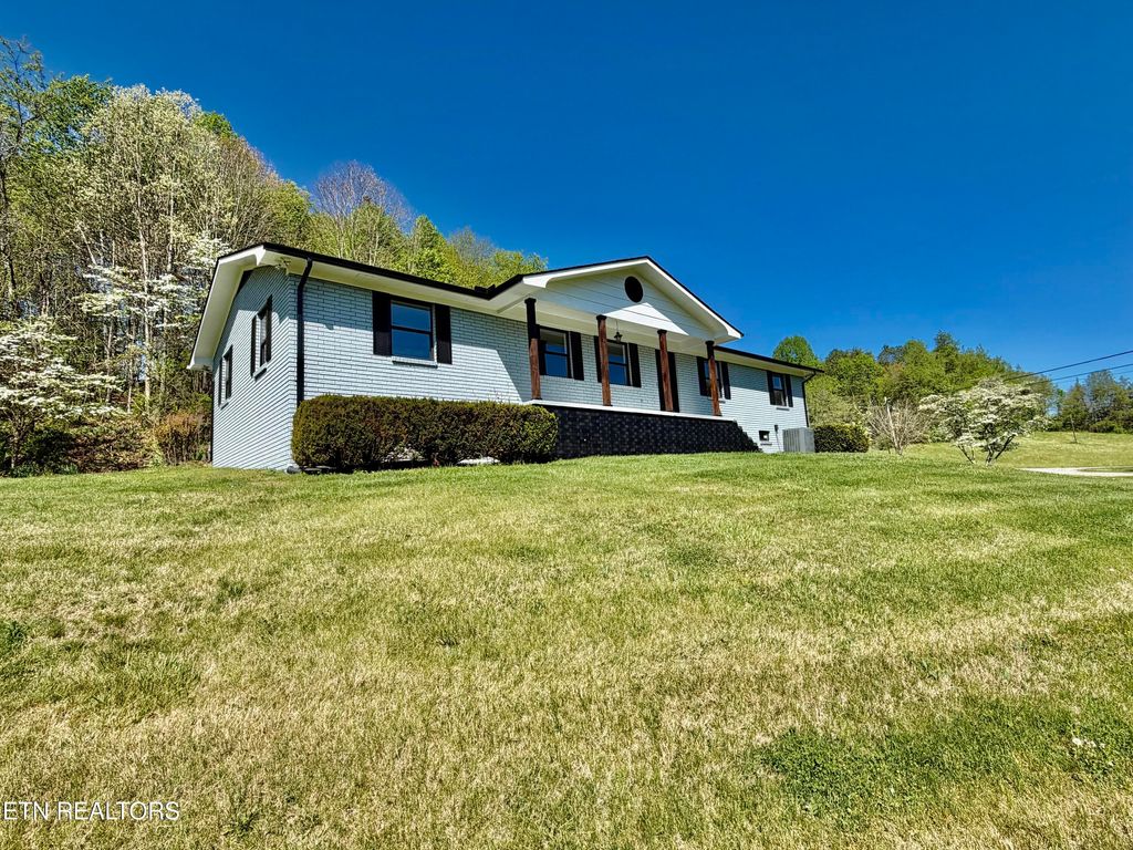 Photo of 815 Payne Drive, New Tazewell, TN 37825 (MLS # 1337041)