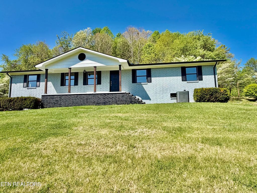 Photo of 815 Payne Drive, New Tazewell, TN 37825 (MLS # 1337041)