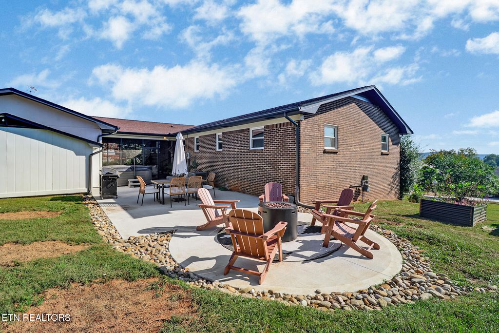 Photo of 109 Scenic Hill Drive, Spring City, TN 37381 (MLS # 1318561)