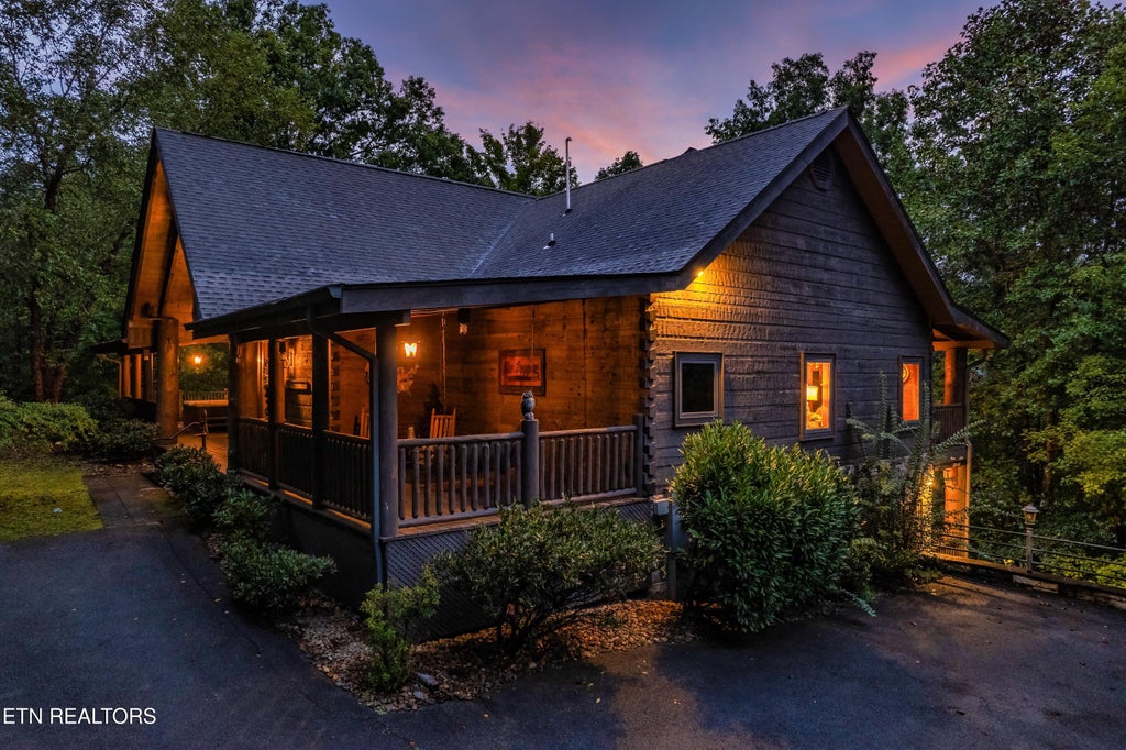 Photo of 2670 Cedar Falls Way, Sevierville, TN 37862 (MLS # 1356608)