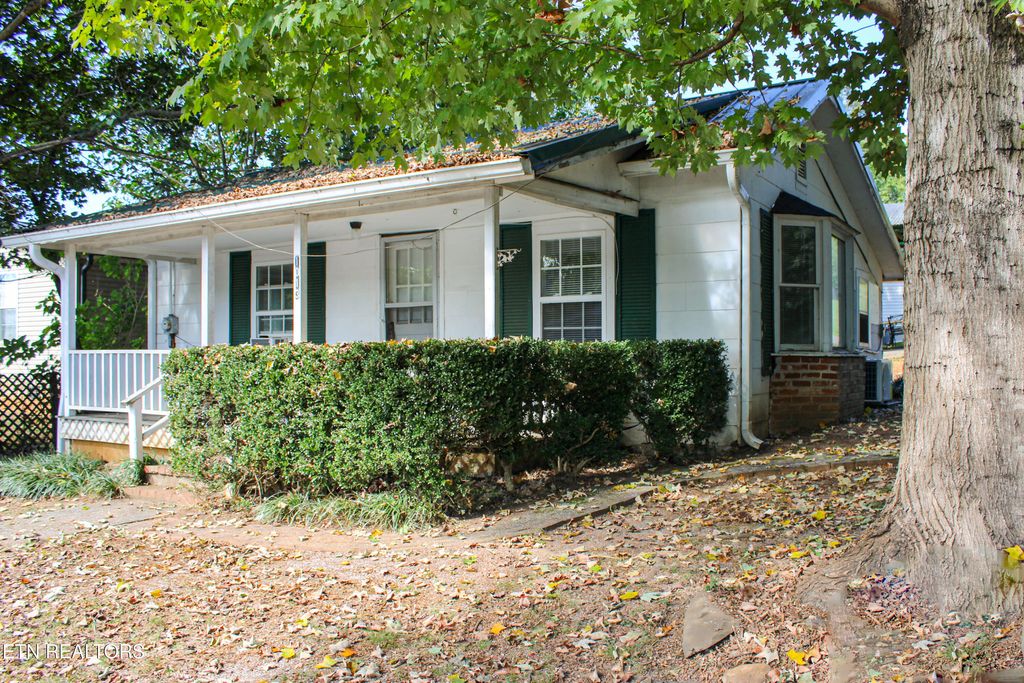 Photo of 1013 Bell Ave, Lenoir City, TN 37771 (MLS # 1317665)