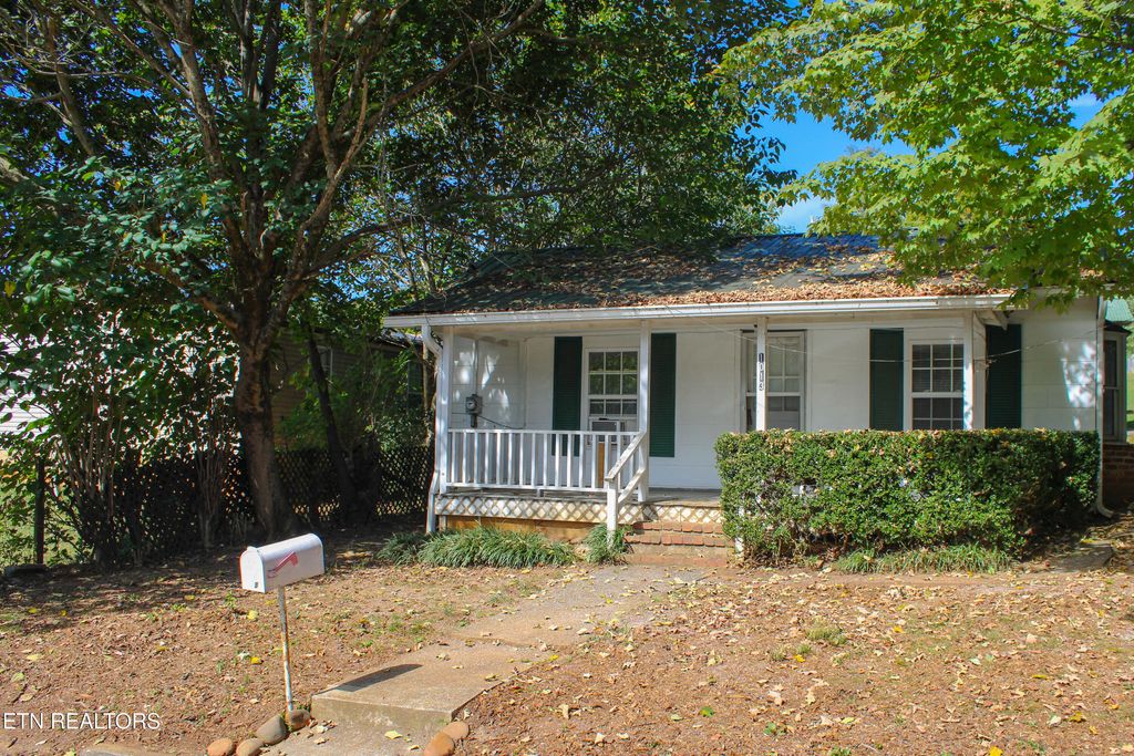 Photo of 1013 Bell Ave, Lenoir City, TN 37771 (MLS # 1317665)
