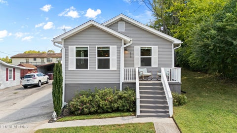 Photo of 176 E Edison St, Alcoa, TN 37701 (MLS # 1355617)