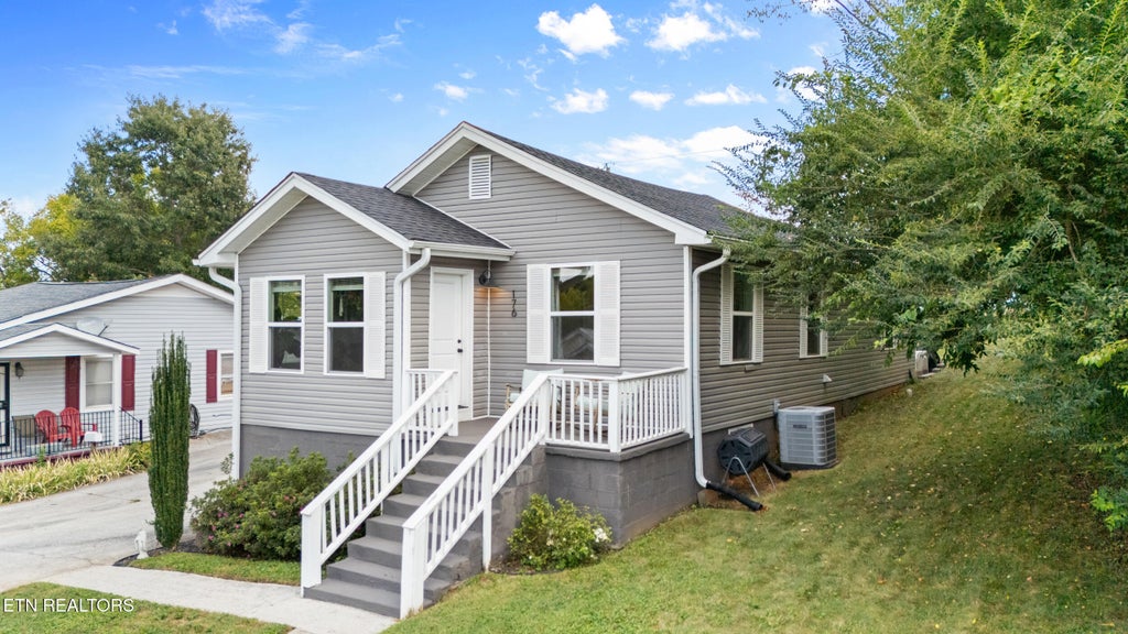Photo of 176 E Edison St, Alcoa, TN 37701 (MLS # 1355617)