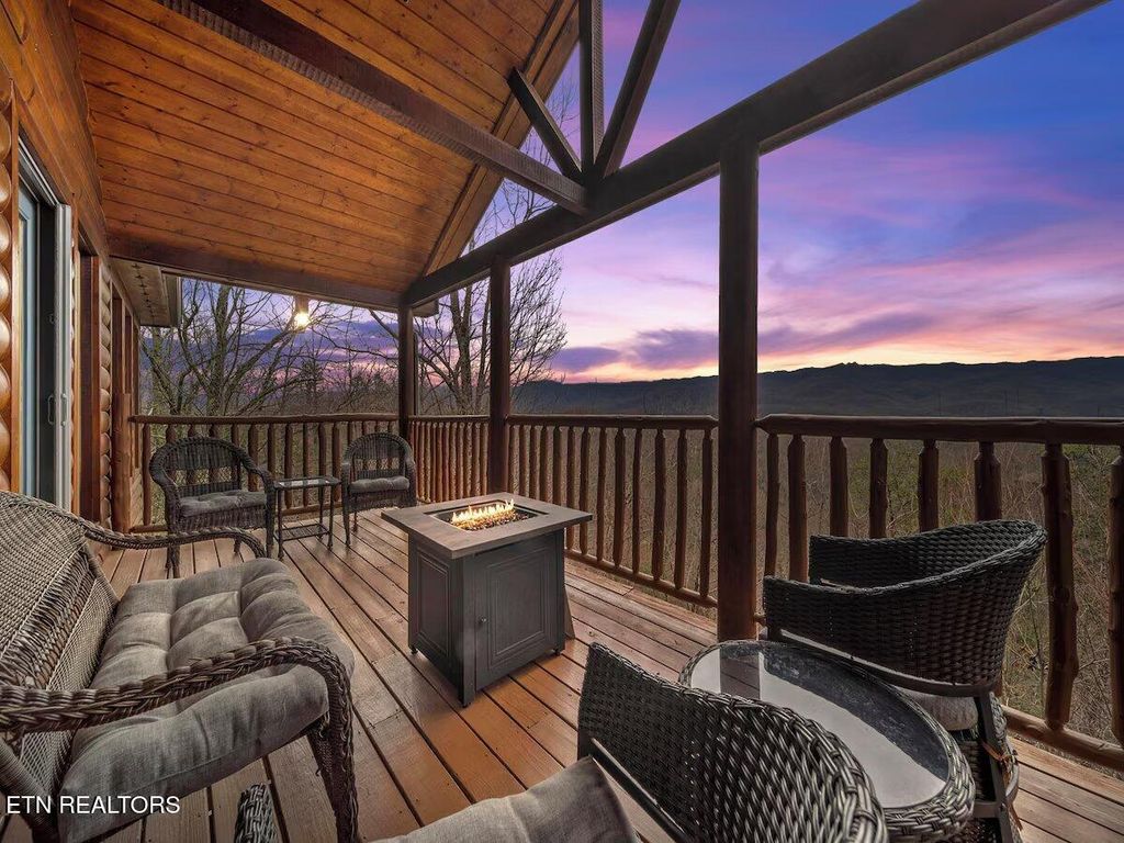Photo of 922 Scenic Tr, Gatlinburg, TN 37738 (MLS # 1340089)
