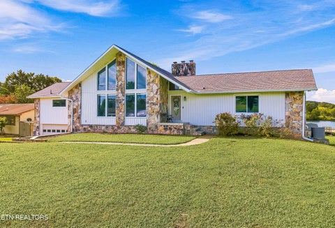 Photo of 382 Edgelake Drive, Kingston, TN 37763 (MLS # 1352616)