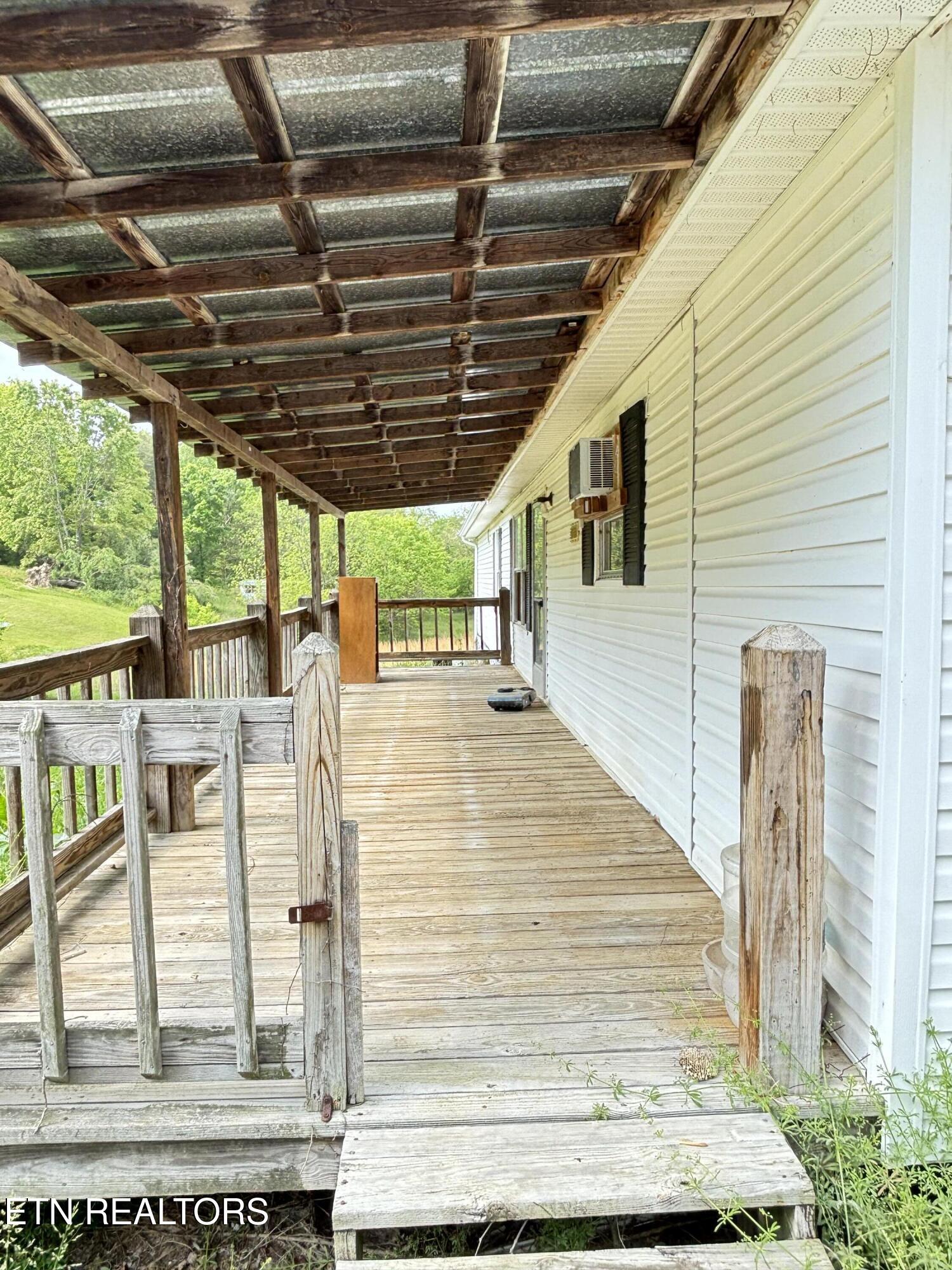 595 Cross Rd