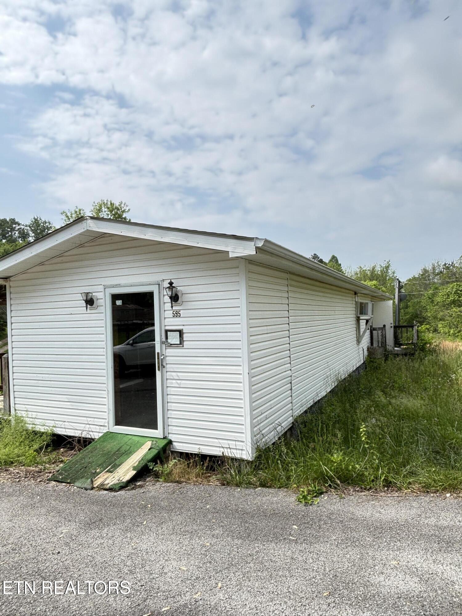 595 Cross Rd