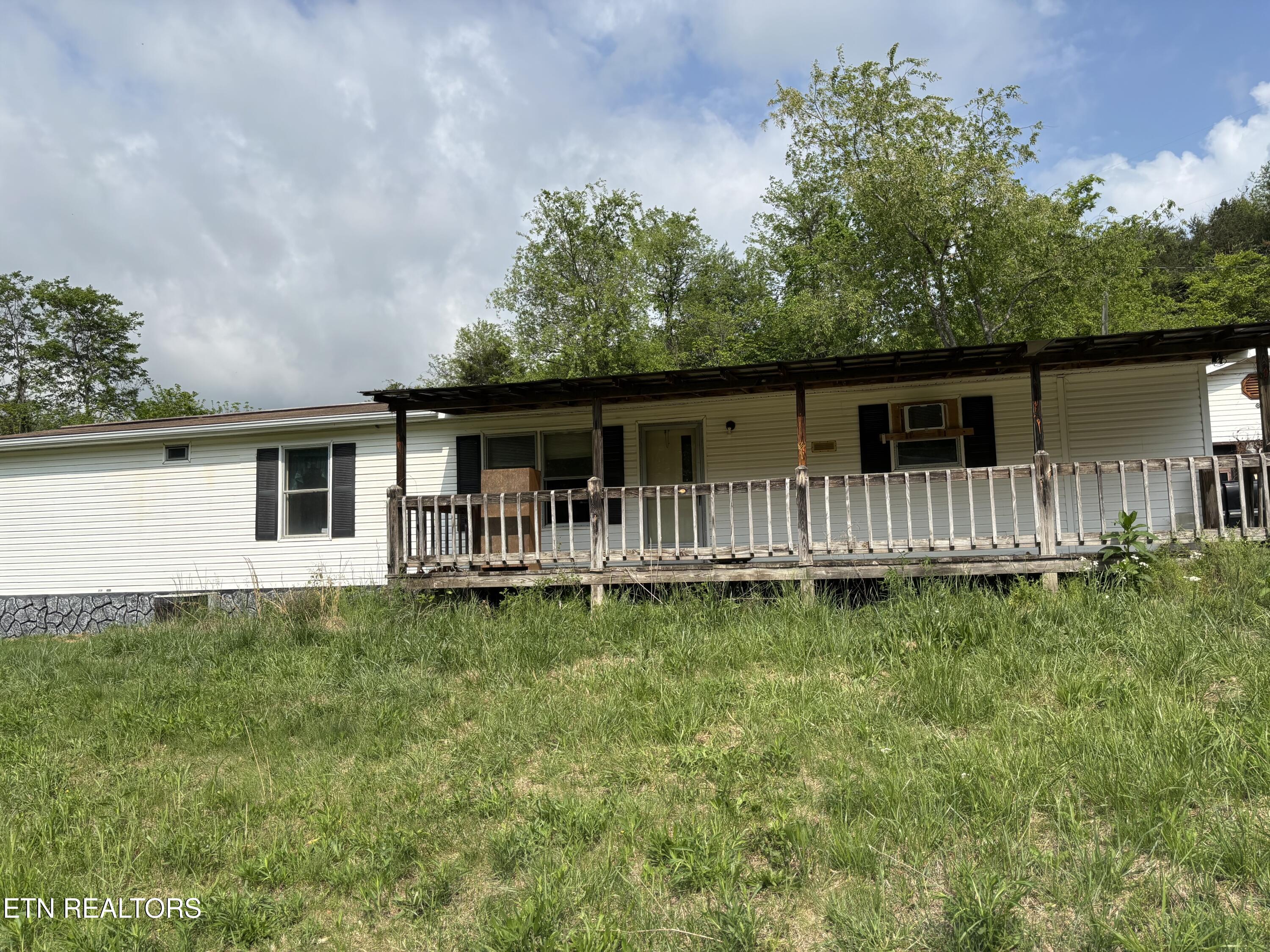 595 Cross Rd