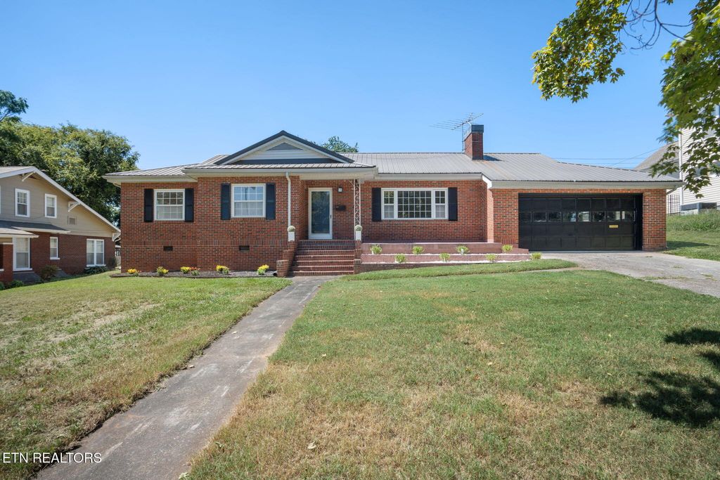 Photo of 1225 N Main Street St, Sweetwater, TN 37874 (MLS # 1313972)