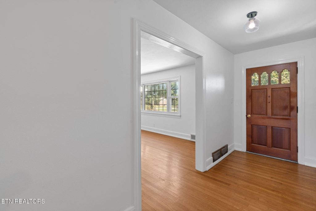 Photo of 1225 N Main Street St, Sweetwater, TN 37874 (MLS # 1313972)