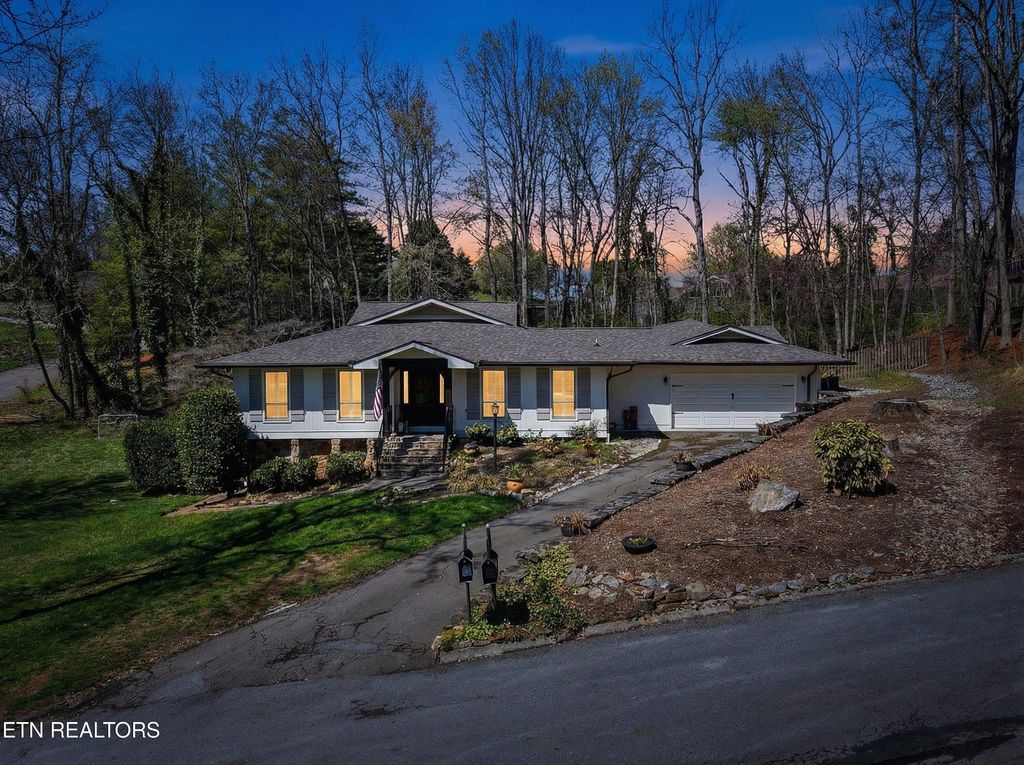 Photo of 12200 Oakmont Circle, Knoxville, TN 37934 (MLS # 1332498)