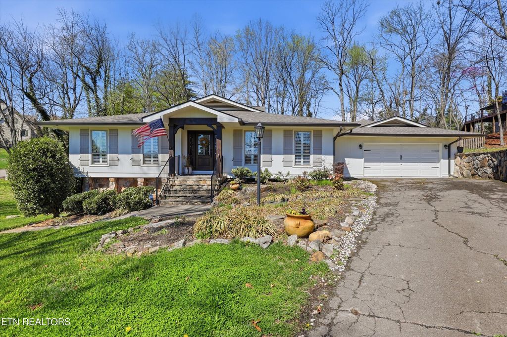 Photo of 12200 Oakmont Circle, Knoxville, TN 37934 (MLS # 1332498)