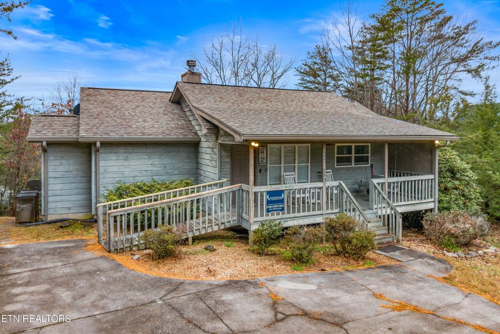 Photo of 550 Sassafras Tr, Pigeon Forge, TN 37876 (MLS # 1324292)