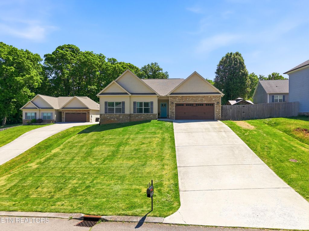 Photo of 814 Mackenzie Drive, Maryville, TN 37804 (MLS # 1339240)