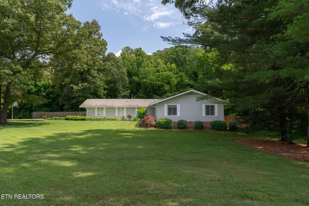 Photo of 332 Crossfield Drive, Knoxville, TN 37920 (MLS # 1345510)