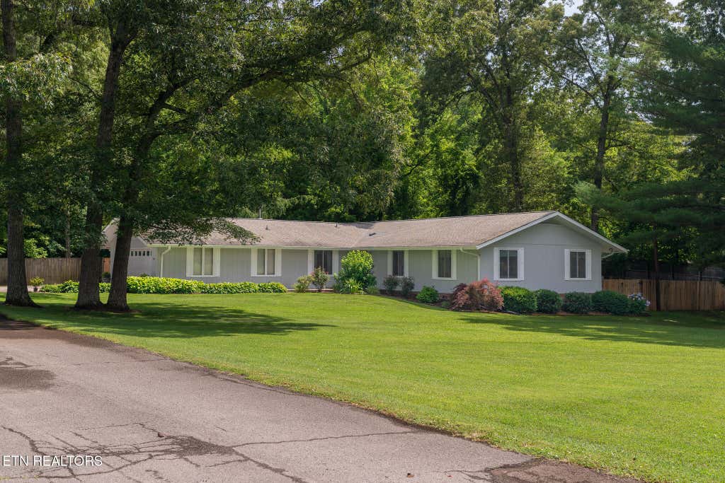 Photo of 332 Crossfield Drive, Knoxville, TN 37920 (MLS # 1345510)