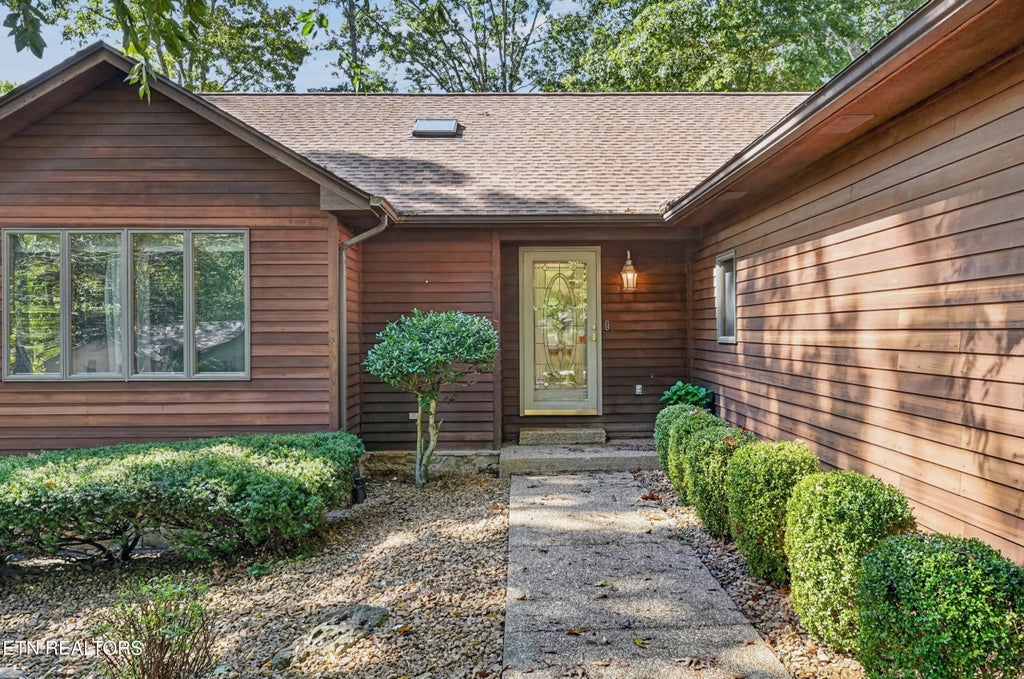 Photo of 22 Lakeside Circle, Crossville, TN 38558 (MLS # 1358856)