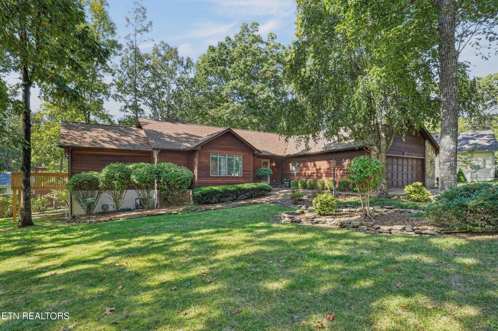 Photo of 22 Lakeside Circle, Crossville, TN 38558 (MLS # 1358856)
