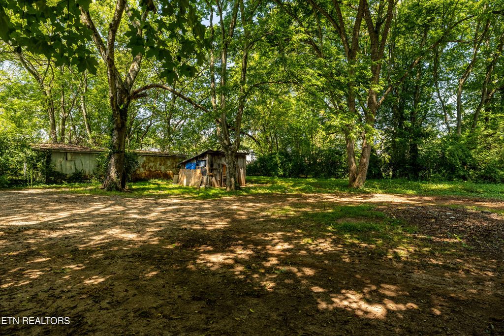 Photo of 1006 Monroe St, Sweetwater, TN 37874 (MLS # 1315844)