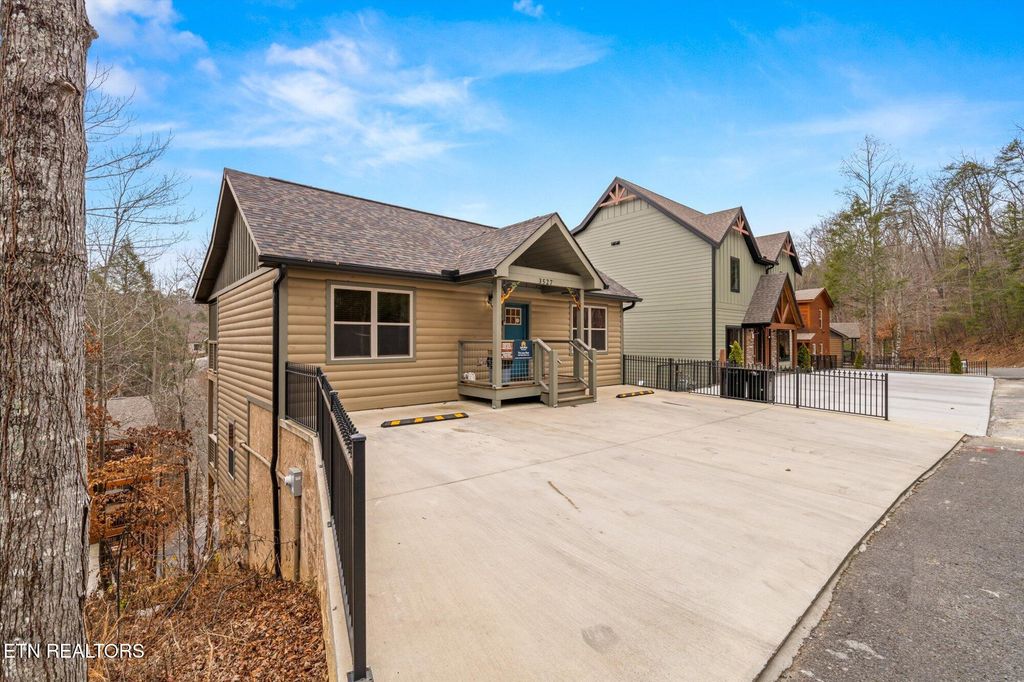 Photo of 3527 Brookstone Way, Pigeon Forge, TN 37863 (MLS # 1283739)