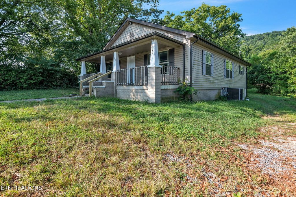 Photo of 813 S Main St, Rocky Top, TN 37769 (MLS # 1313316)