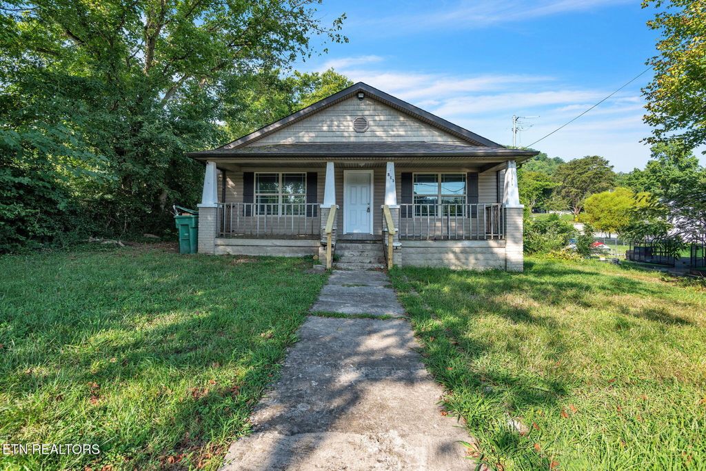 Photo of 813 S Main St, Rocky Top, TN 37769 (MLS # 1313316)