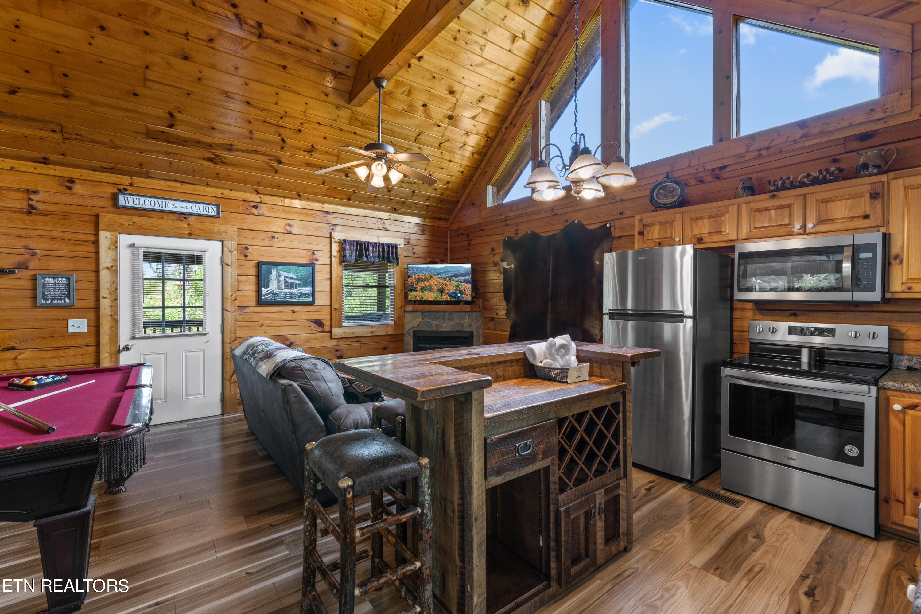 570 Country Oaks Dr