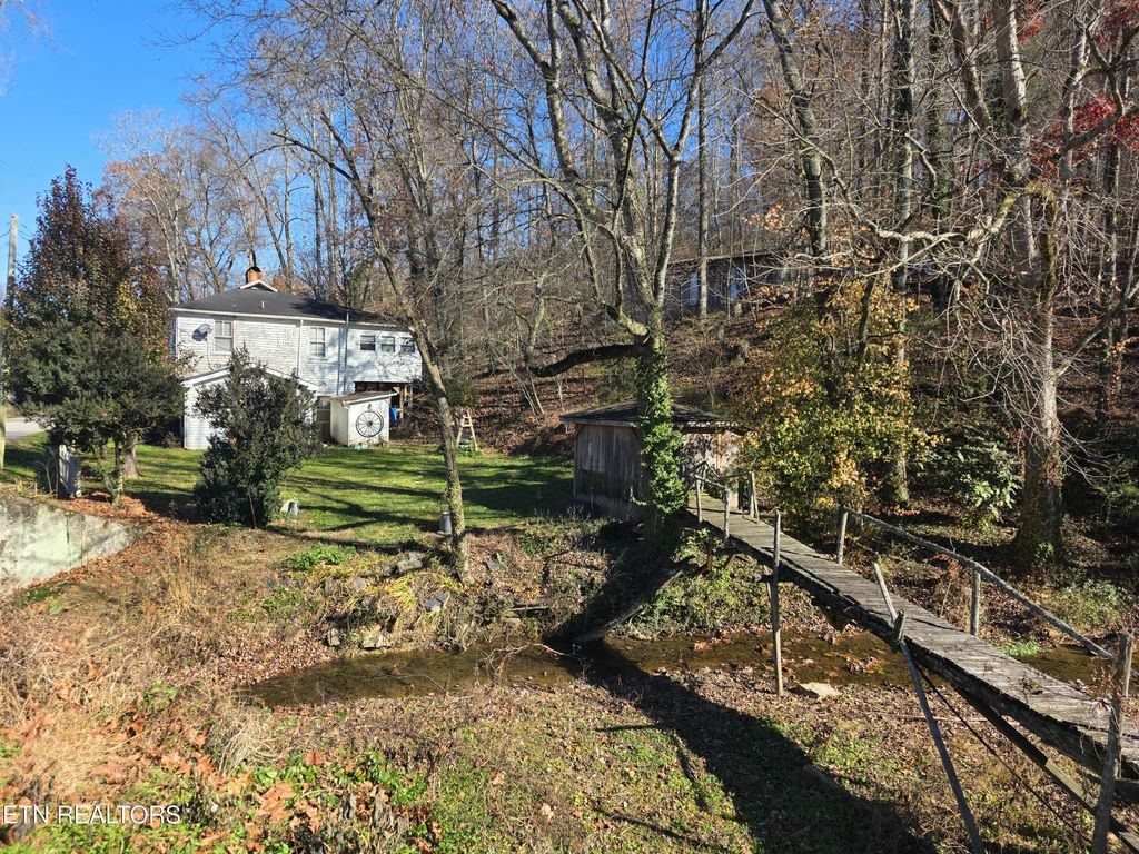 Photo of 12184 Paw Paw Plains Rd, Lenoir City, TN 37771 (MLS # 1322239)