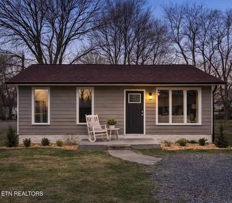 Photo of 647 SE 4th St, Cleveland, TN 37311 (MLS # 1333159)