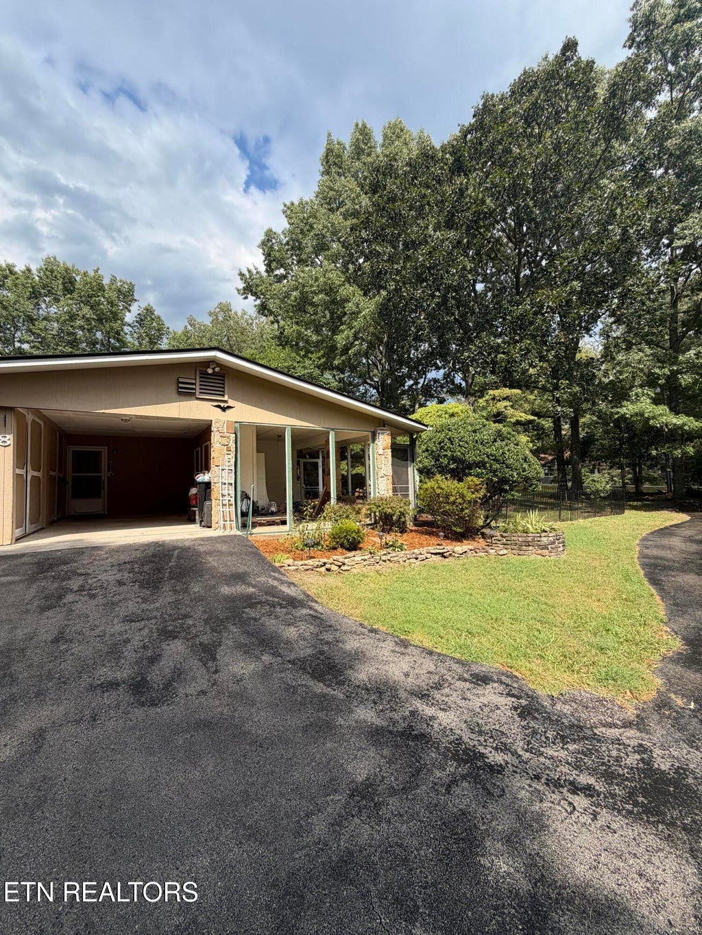 Photo of 18 Lake Forest Lane, Crossville, TN 38558 (MLS # 1354470)