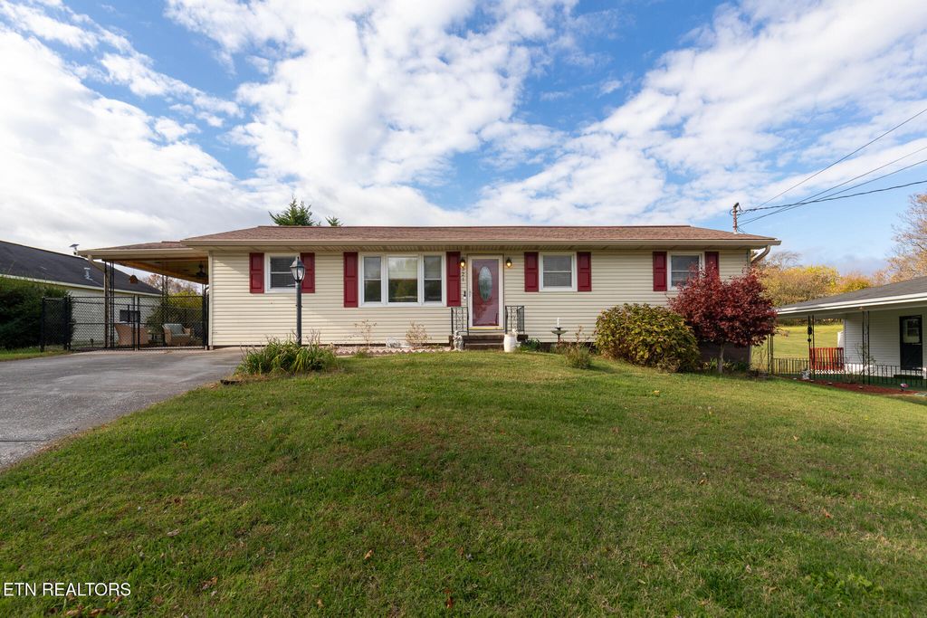 Photo of 321 E Converse St, Morristown, TN 37814 (MLS # 1283953)