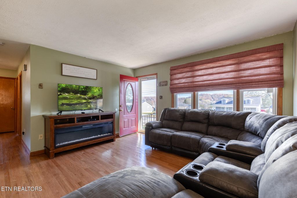 Photo of 321 E Converse St, Morristown, TN 37814 (MLS # 1283953)