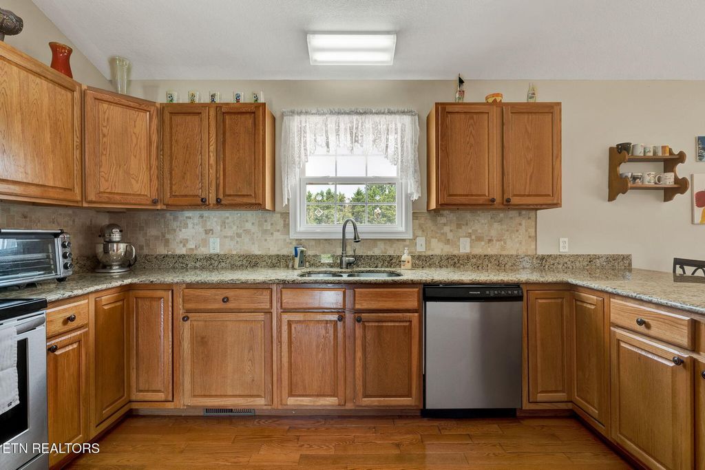 Photo of 106 Wind Chase Drive, Madisonville, TN 37354 (MLS # 1314081)