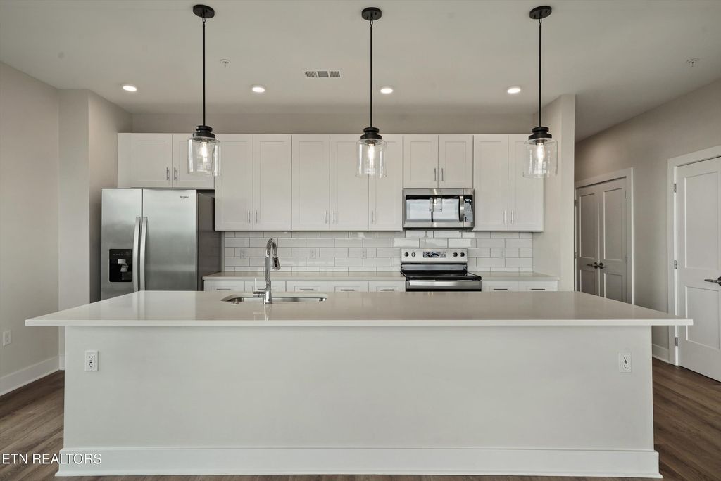 Photo of 327 W Summit Hill Drive #414, Knoxville, TN 37902 (MLS # 1306074)
