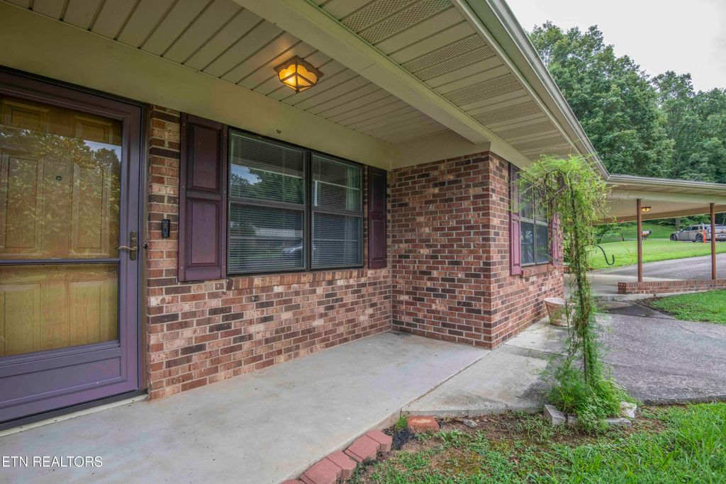 Photo of 1732 Maplecrest Drive, Louisville, TN 37777 (MLS # 1310987)