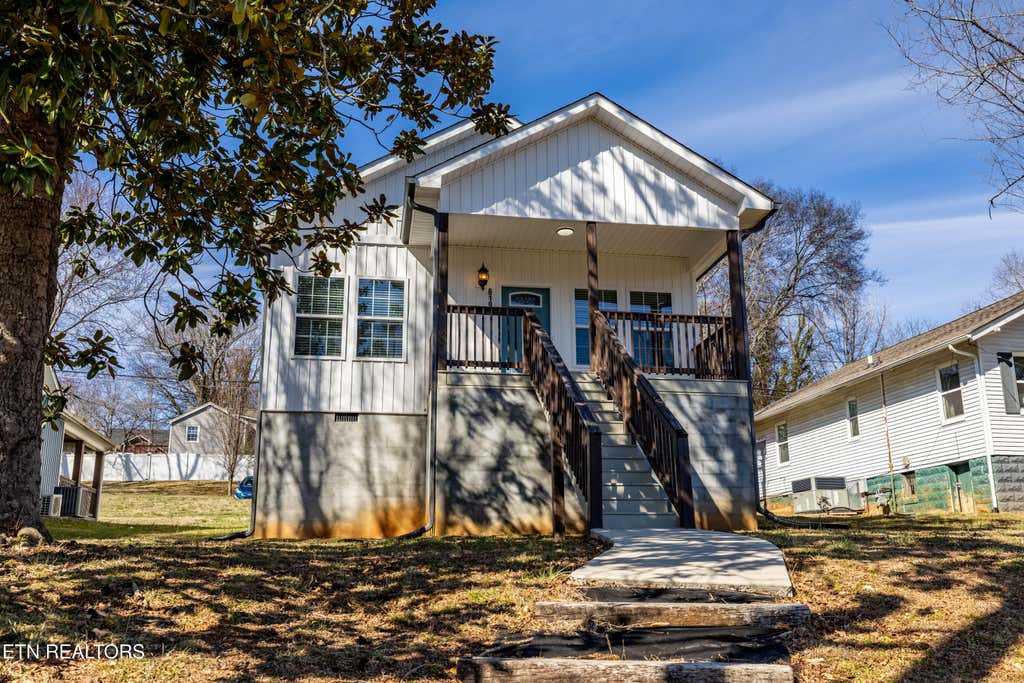 Photo of 619 NE Midlake Drive, Knoxville, TN 37918 (MLS # 1350779)