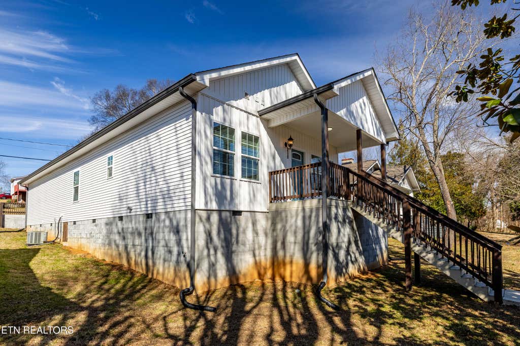 Photo of 619 NE Midlake Drive, Knoxville, TN 37918 (MLS # 1350779)