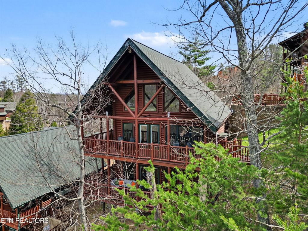 Photo of 1723 Summit View Way, Sevierville, TN 37862 (MLS # 1333534)