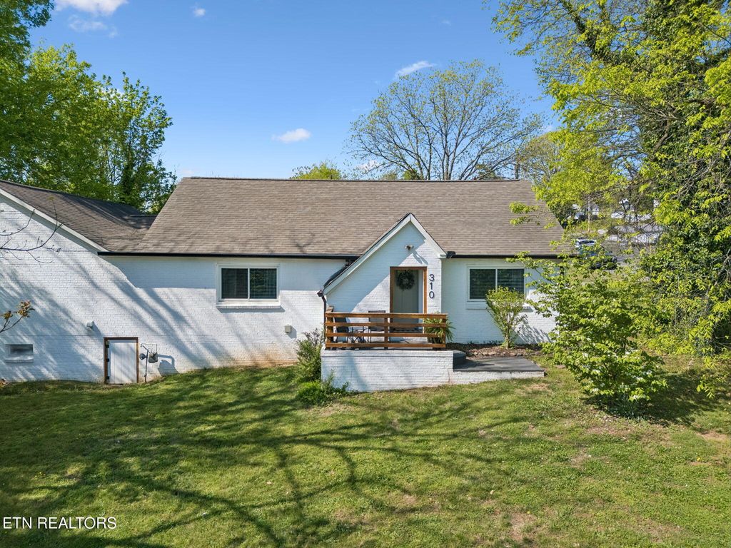 Photo of 310 Waller St, Lenoir City, TN 37771 (MLS # 1336371)