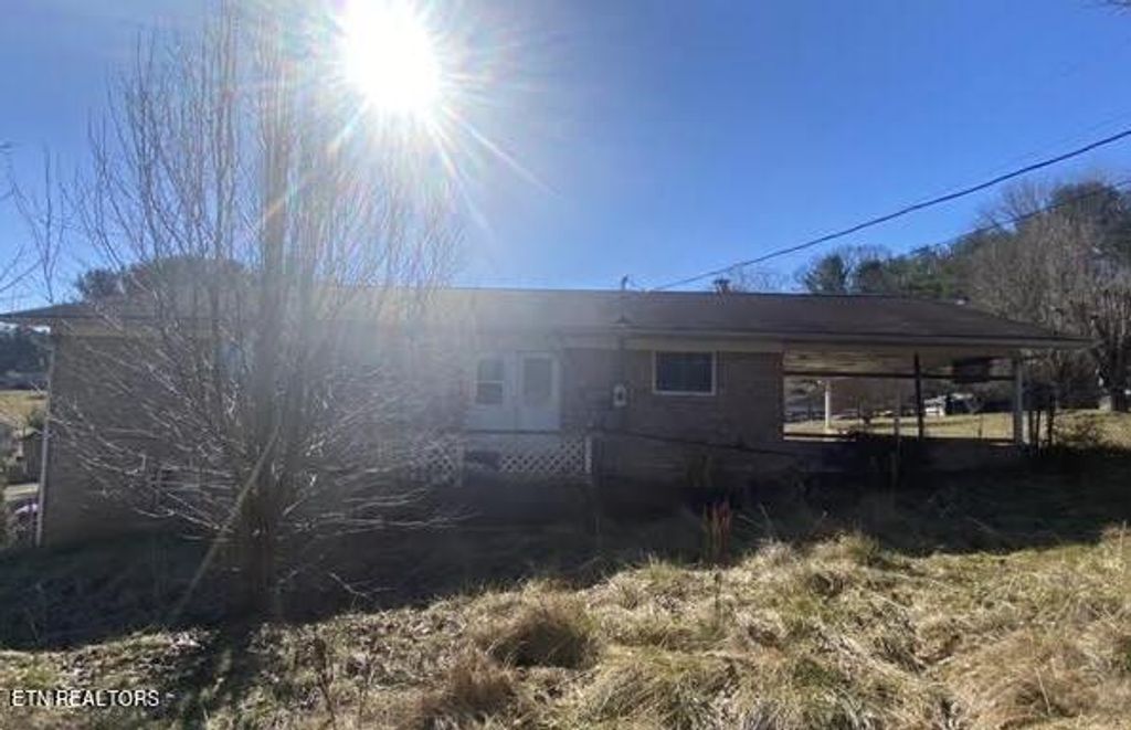 Photo of 206 Norris Drive, Tazewell, TN 37879 (MLS # 1253848)