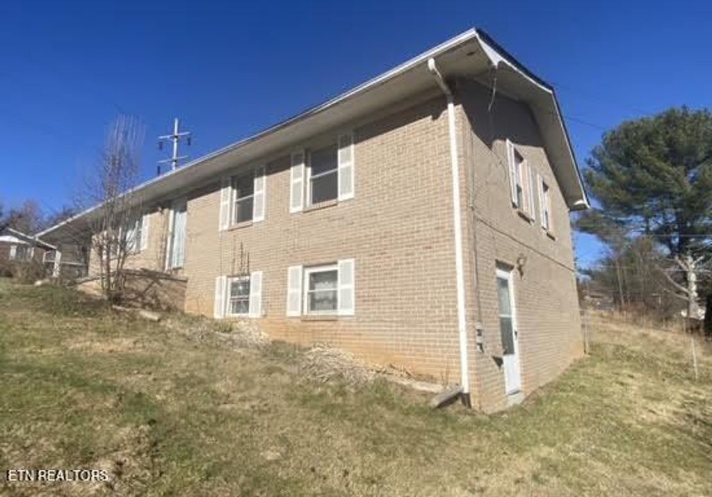 Photo of 206 Norris Drive, Tazewell, TN 37879 (MLS # 1253848)