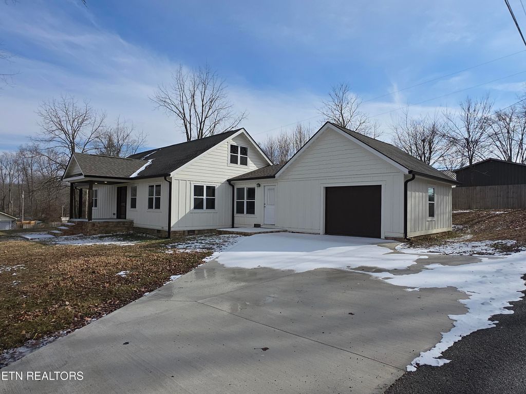 Photo of 216 Lafayette St, Oneida, TN 37841 (MLS # 1328747)