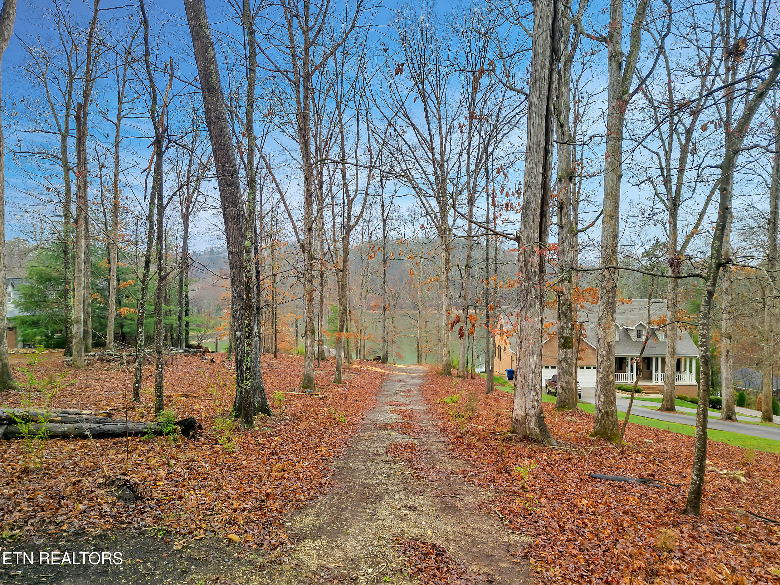 927 Windridge Rd