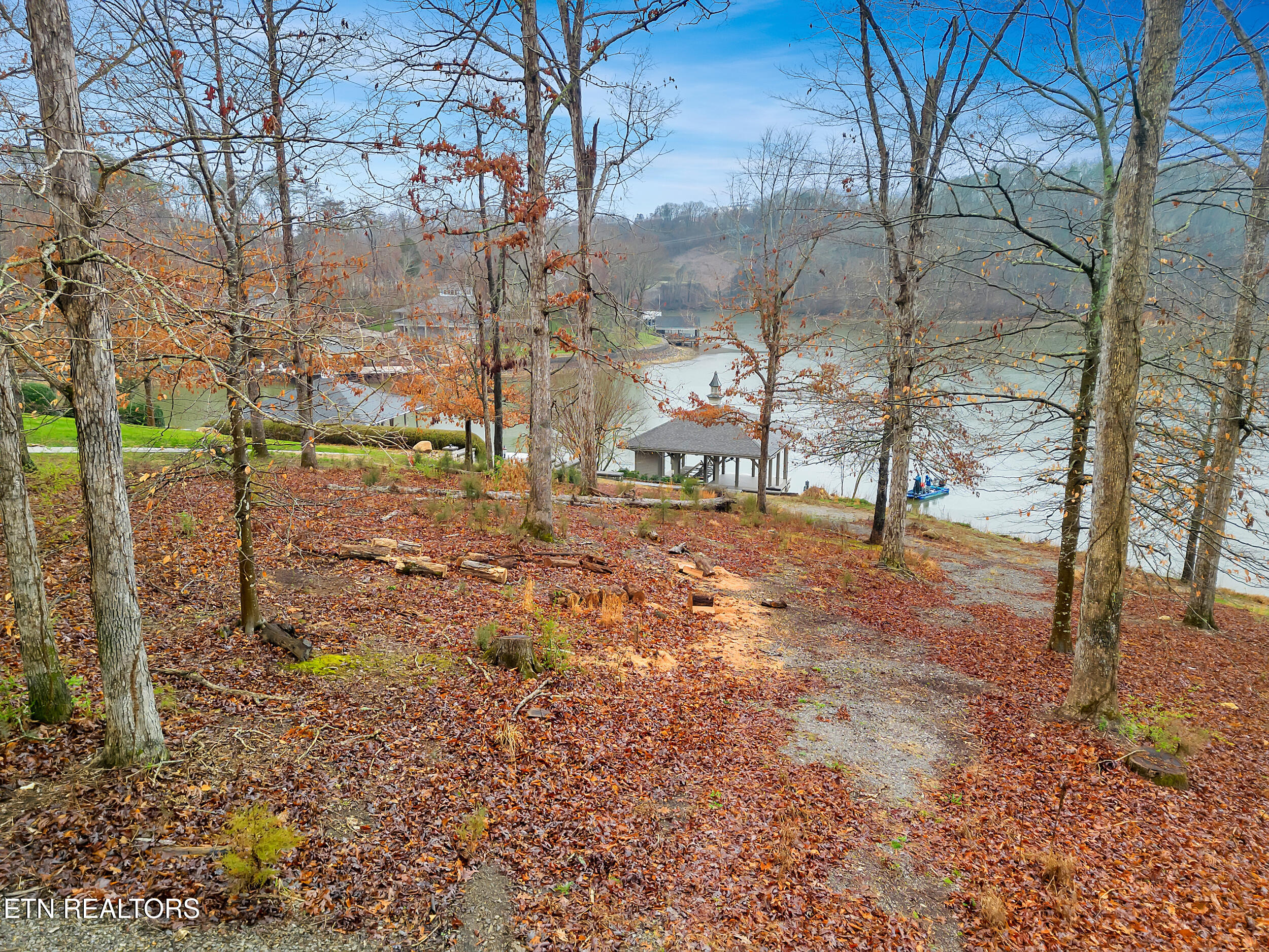 927 Windridge Rd