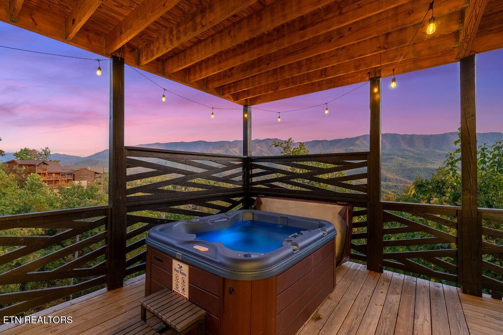 Photo of 839 Deer Path Lane, Gatlinburg, TN 37738 (MLS # 1353339)